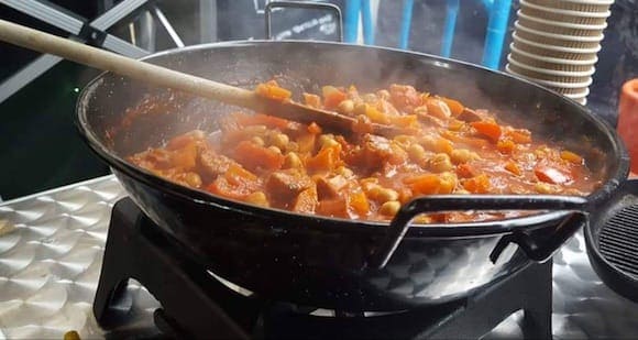 Image of curry cooking in a wok
